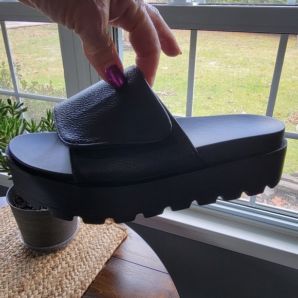 Slides - Picture 4 of 6